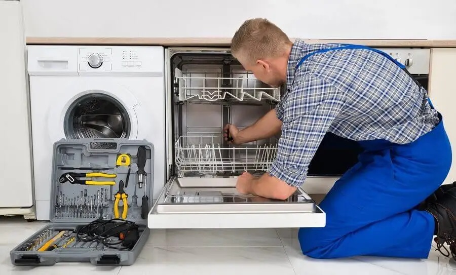 Sapanca Warmhaus servisi teknisyen ekibi beyaz eşya tamiri yaparken